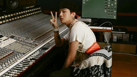 權(quán)志龍最新Instagram瞬間，潮流引領(lǐng)者的時(shí)尚風(fēng)采展現(xiàn)