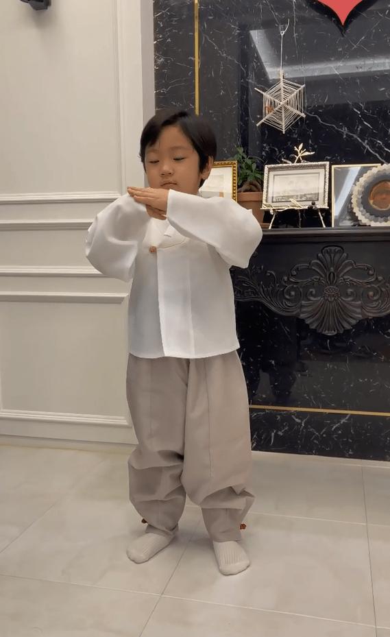 影視新星高梓淇，魅力四溢的演技之旅