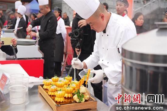 廚師比賽菜品驚艷瞬間，視覺與味覺的雙重盛宴圖片展示！