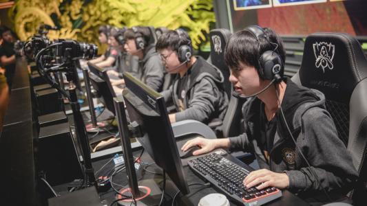 輸?shù)舯荣愑⒄Z背后的溫情人生