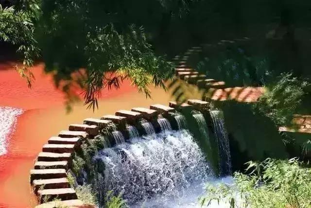 白龍?zhí)讹L(fēng)景區(qū)門(mén)票價(jià)格,白龍?zhí)讹L(fēng)景區(qū)門(mén)票價(jià)格之我見(jiàn)