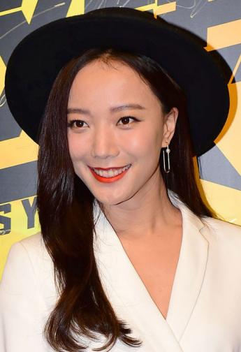 小咖秀最新版，小巷中的咖啡奇境探索