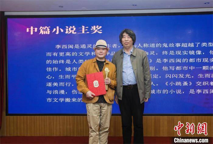 歐陽(yáng)小文最新詩(shī)歌及其解讀揭秘