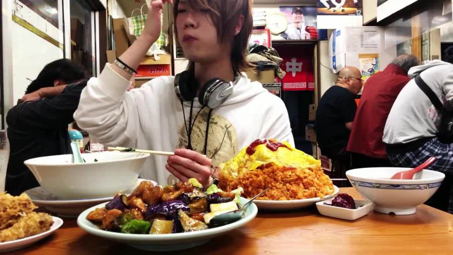 日本大胃王耳機男，最新動態(tài)揭秘