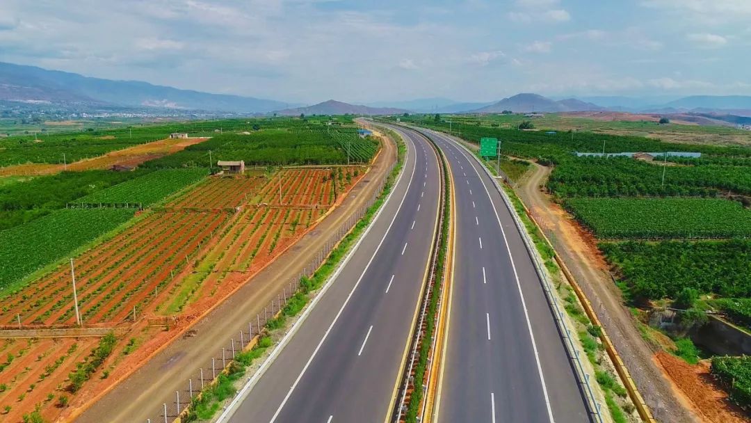 最新高速公路實(shí)時(shí)路況與小巷特色小店探秘