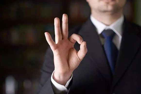 2025年拍照最新手勢,愛的紐帶與溫馨的瞬間圖片