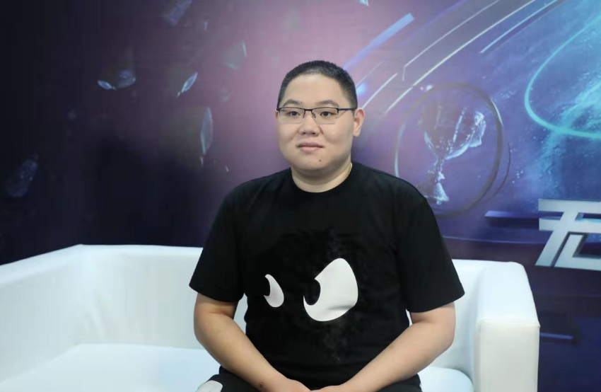 YM最新成員探索小巷中的隱秘美食秘境