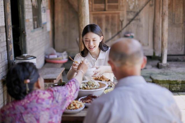 時代之光下的扶貧公主傳奇故事