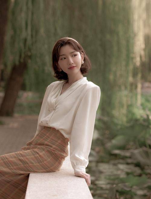 毛曉彤最新電視劇與小巷深處的特色小店