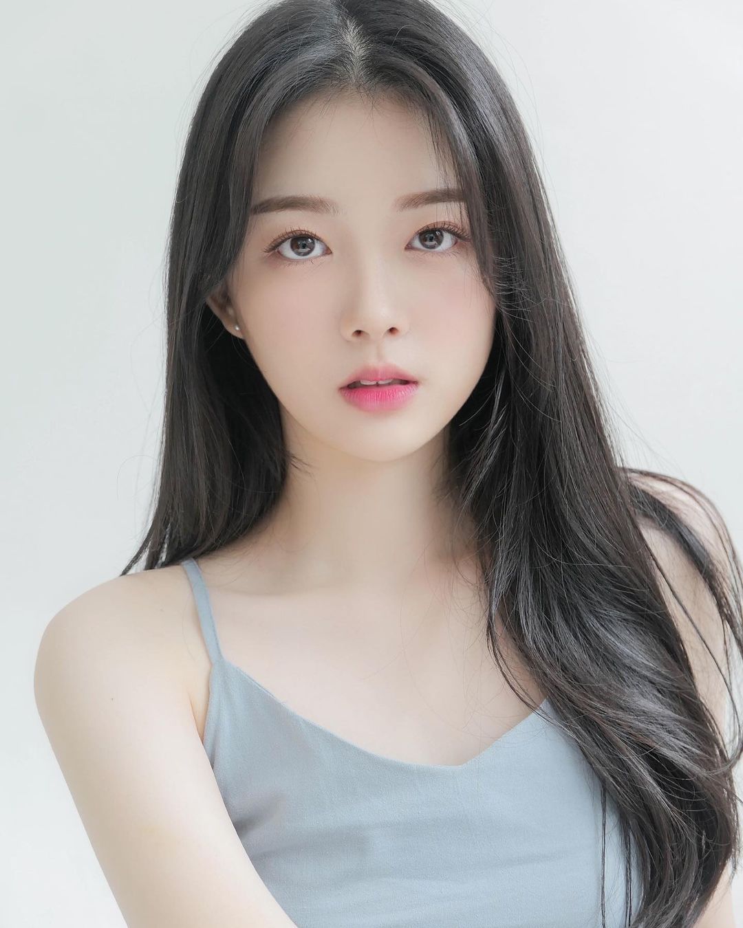 韓模sua最新精品14頁(yè)，科技重塑時(shí)尚魅力的獨(dú)特展現(xiàn)